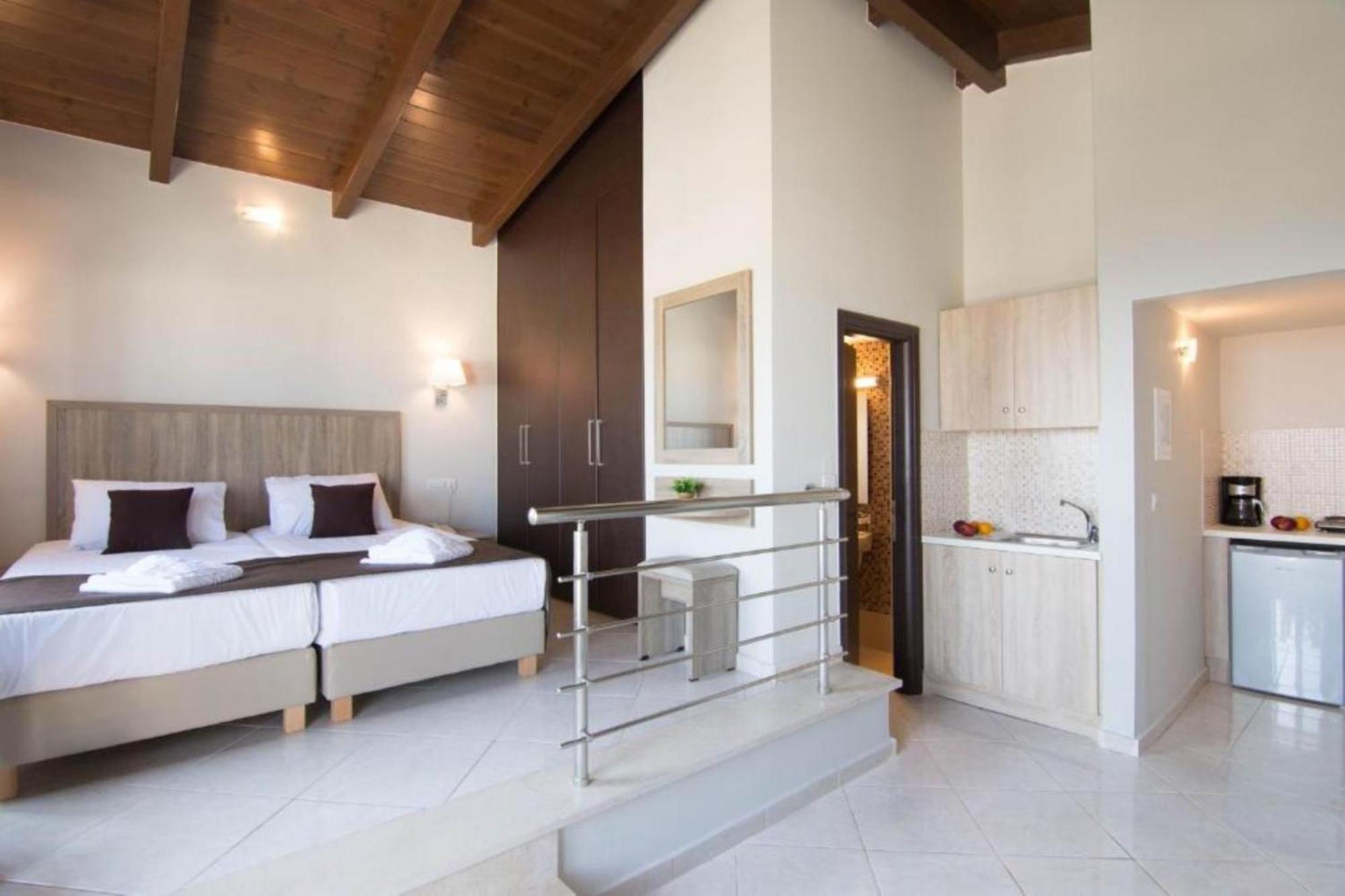 Carisa Suites And Apartments Maleme Esterno foto