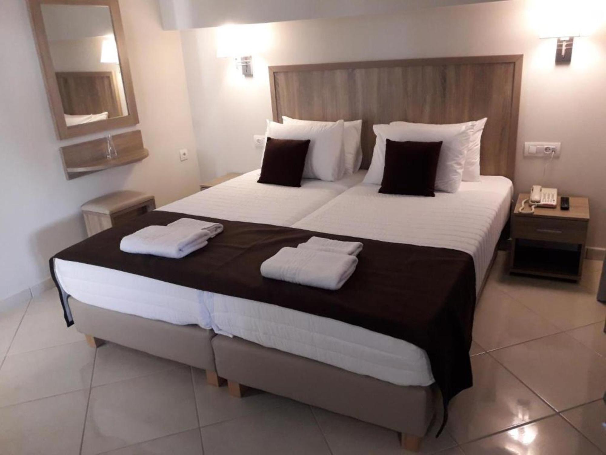 Carisa Suites And Apartments Maleme Esterno foto